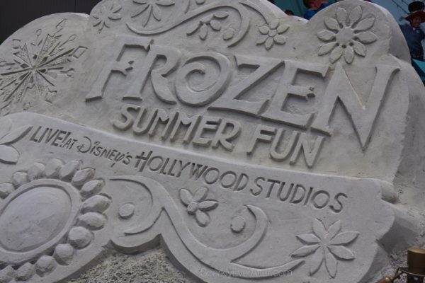 Frozen Summer Fun Sand Art | SparklyEverAfter.com
