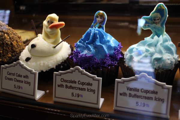 Frozen Cupcakes 2015 | SparklyEverAfter.com