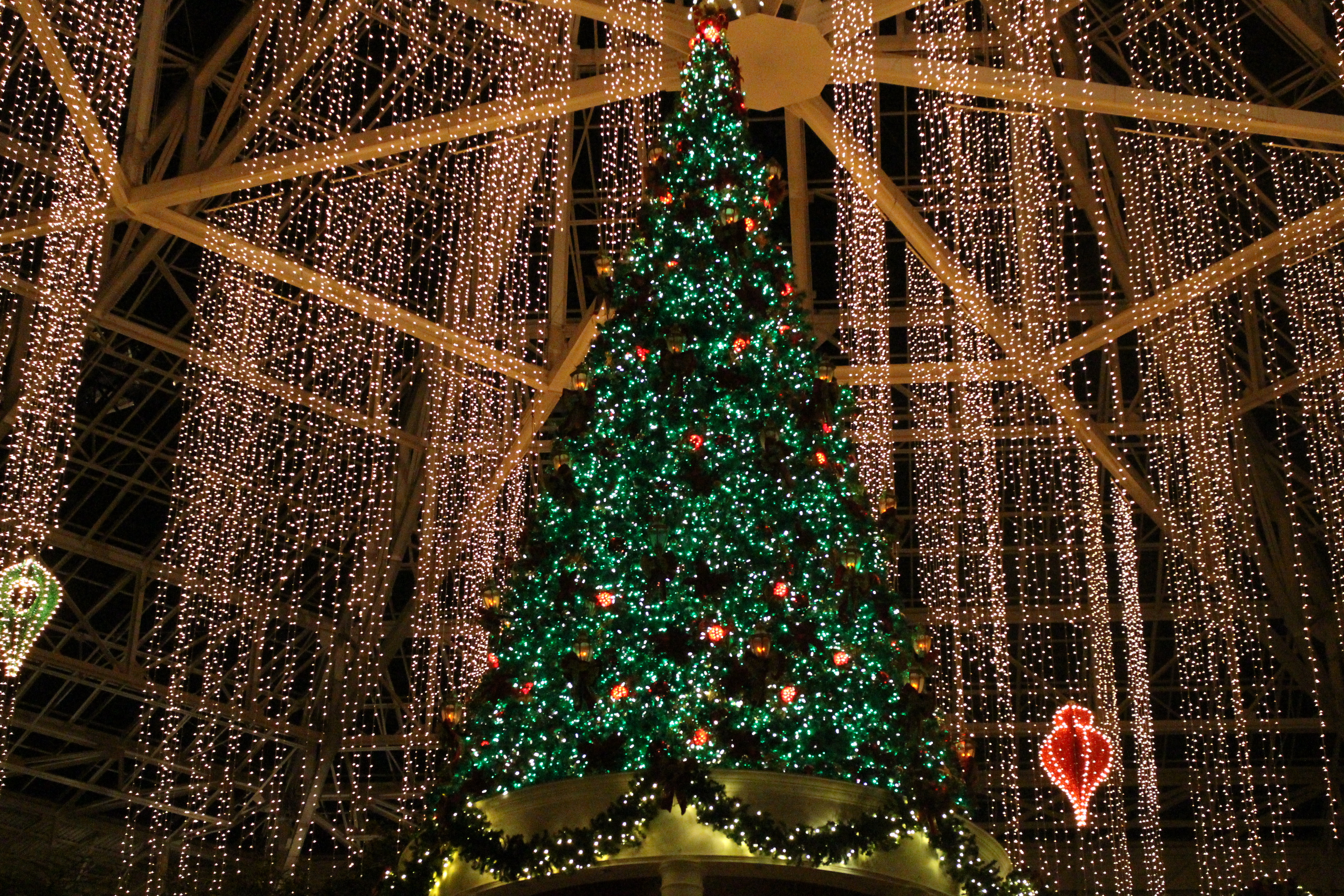 Gaylord Palms Christmas Atrium Tree 2015 SparklyEverAfter.com