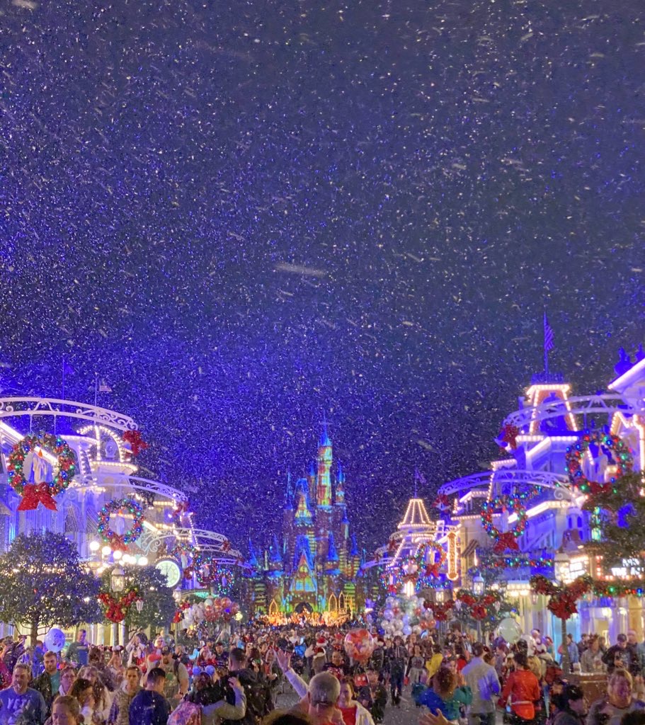 Mickey's Very Merry Christmas Party Main Street