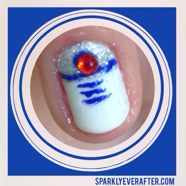 R2D2 nail art via SparklyEverAfter.com