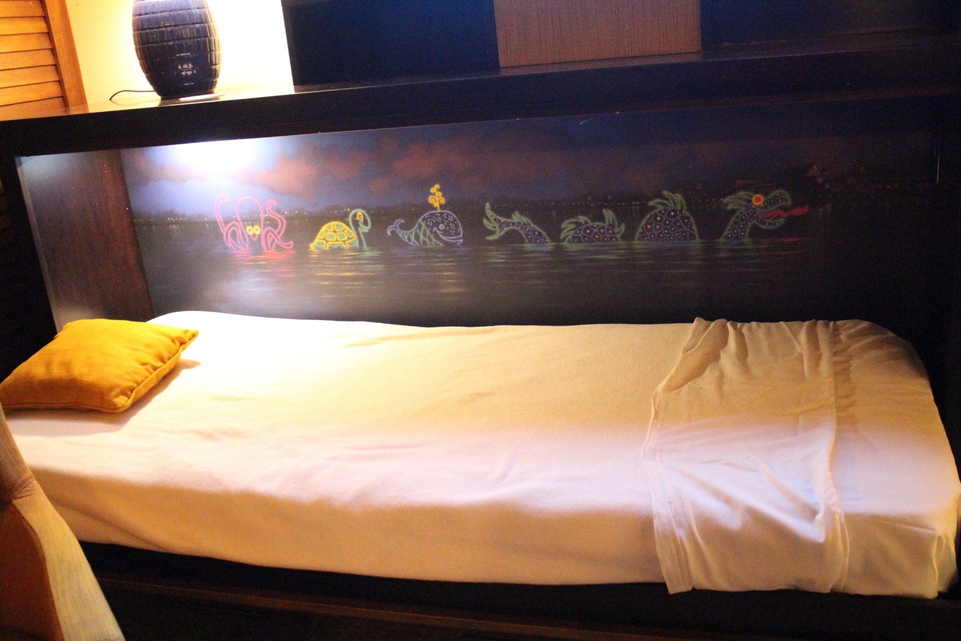 Disney's Polynesian Village Resort Bungalow Electrical Water Pageant Bed